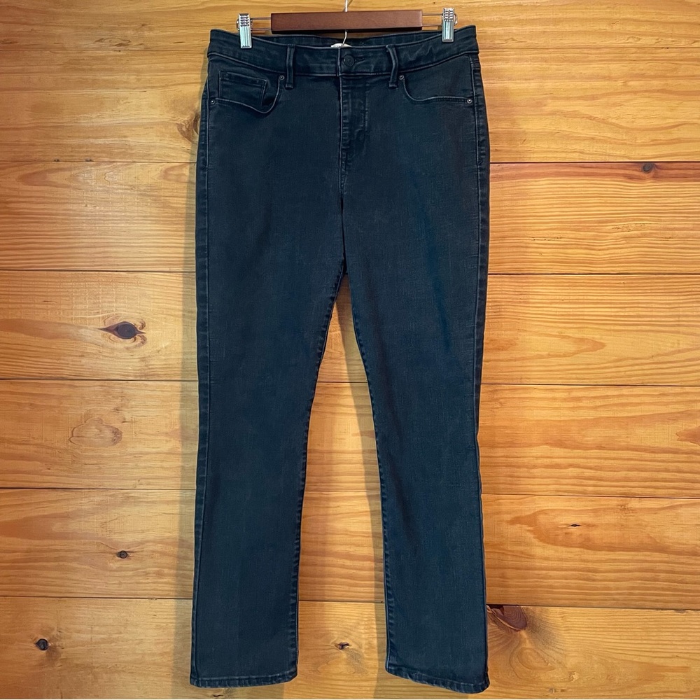 Levi’s Classic Mid Rise Skinny Jeans in Faded Black 14